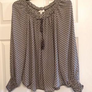 NWT Max Studio, casual, wrinkle free top! Wear it with a pair of pants or skirt.